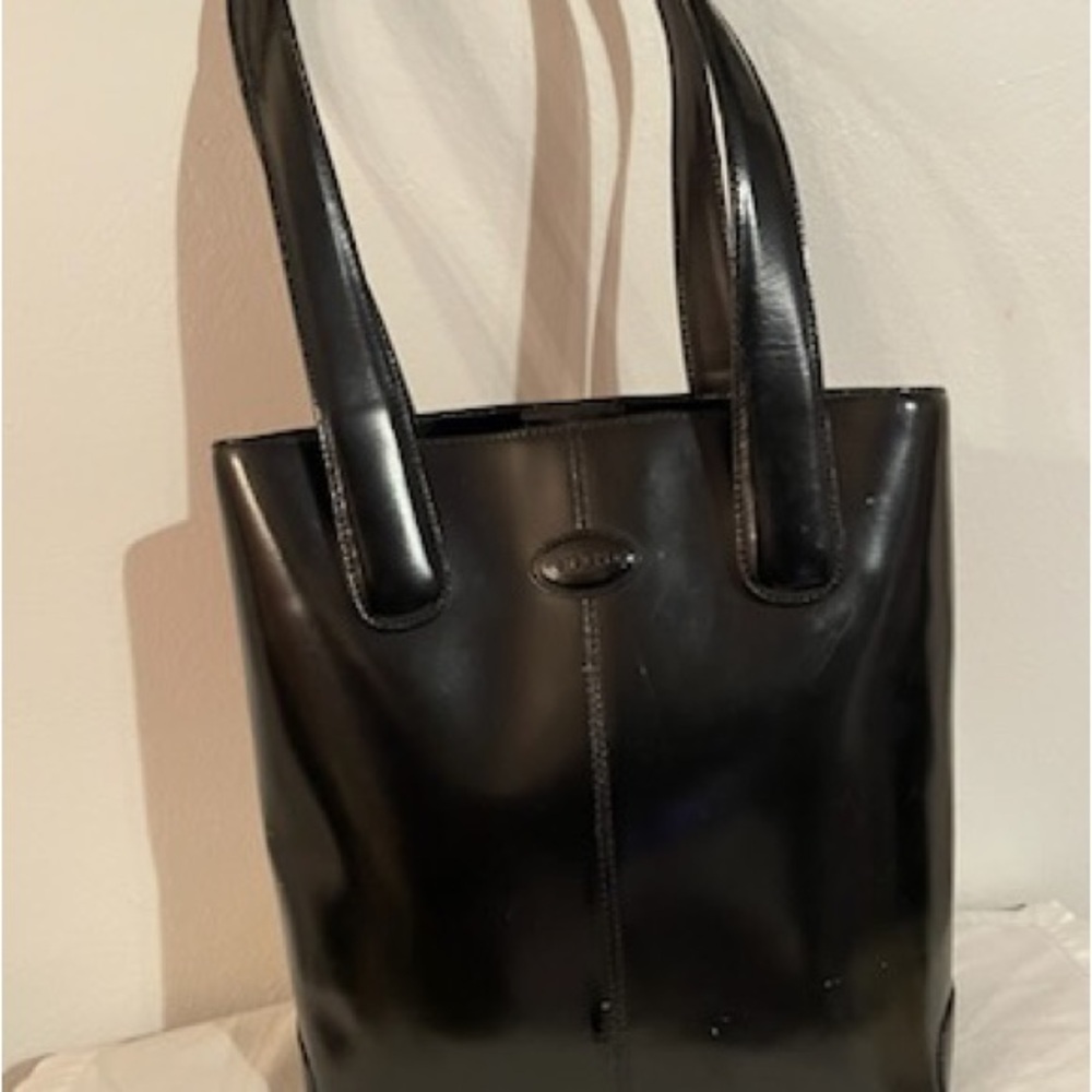 Tod's Black Tote Bag with Structured Design